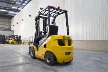 XCMG official manufacturer 2 tons forklifts FD18T China new small diesel forklift price